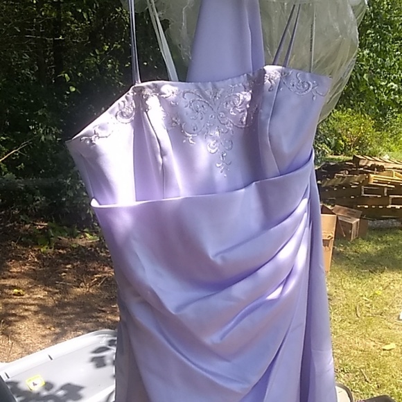 Formal gown - Picture 1 of 4